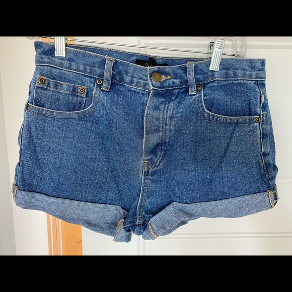Forever 21 denim shorts - Picture 2 of 4